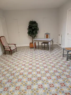 a room with a table and a potted plant at Maison vigneronne in Ribaute