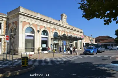 a building on a street with people walking in front of it at TerraCosy 2 personnes - Climatisé, Wifi, proche centre & restaurants in Narbonne