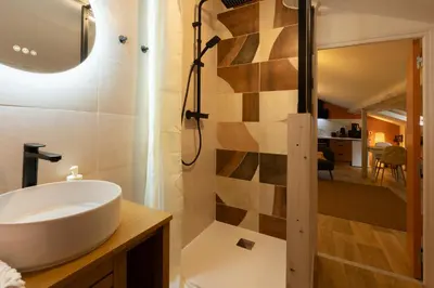 a bathroom with a sink and a shower at TerraCosy 2 personnes - Climatisé, Wifi, proche centre & restaurants in Narbonne