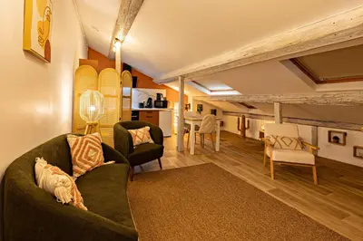 a living room with a green couch and chairs at TerraCosy 2 personnes - Climatisé, Wifi, proche centre & restaurants in Narbonne