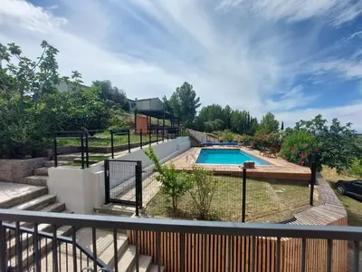 a swimming pool in a yard with a fence at Villa au calme, tout confort clim piscine wifi 7 personnes in Caunes-Minervois