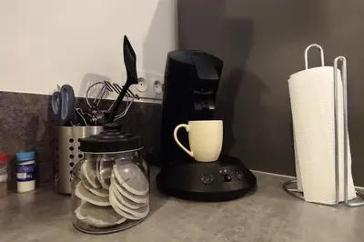 a kitchen counter with a coffee maker and a blender at T2 Cosy - Proche place Verdun in Castelnaudary
