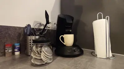 a kitchen counter with a coffee maker and a blender at T2 Cosy - Proche place Verdun in Castelnaudary