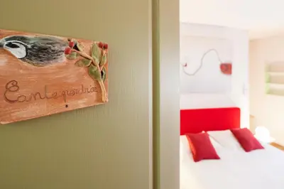 a picture of a bedroom with a bird on the wall at Gîte La Maison des Vendangeurs in Villesèque-des-Corbières