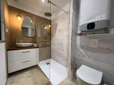 a bathroom with a toilet and a sink and a shower at Le Merveilleux Voyage, Clim in Carcassonne