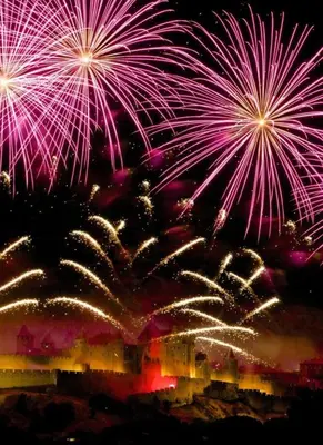 a group of fireworks exploding in the night sky at Appartement climatisé avec vue sur la cité in Carcassonne
