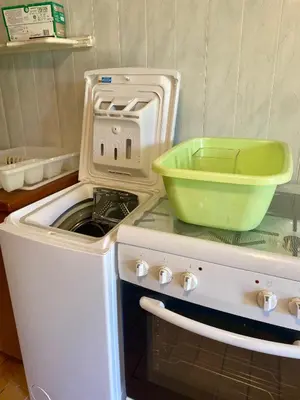 a washing machine with a green bowl on top of it at Maison avec piscine et jardin in Salses-le-Chateau