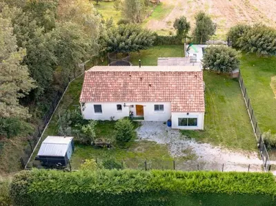 an aerial view of a white house with a red roof at Villa t4 à la campagne in Belleserre