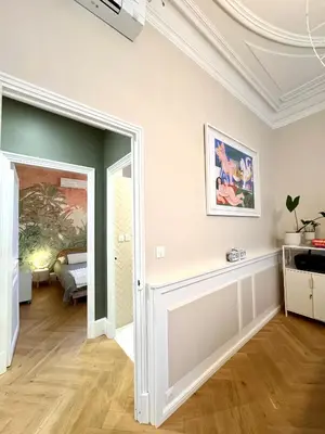a living room with a white ceiling and a doorway at Appartement de luxe à deux pas des Halles, quai Valliere in Narbonne