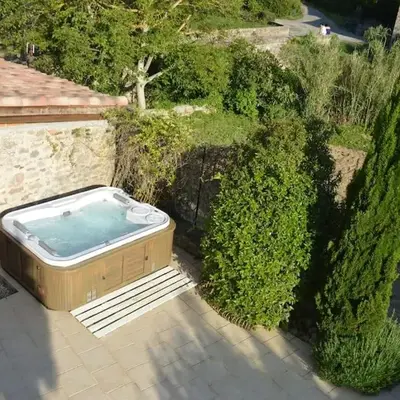 Luxury cottage with Jacuzzi in Saint-Polycarpe
