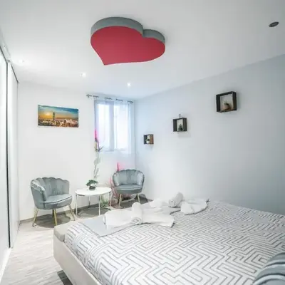 La Pierre Dorée-3 chambre 2 salle de bain-AO