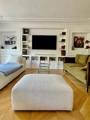a living room with a couch and a flat screen tv at Apparemment luxueux niché dans les arbres in Narbonne