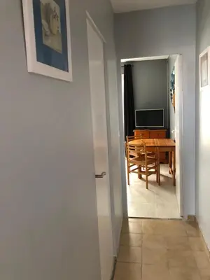 a hallway leading to a dining room with a table at Chez Sophie et Bernard in Saverdun
