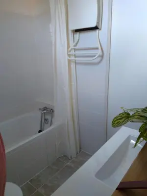a bathroom with a bath tub and a sink at villa au calme 6 couchages in Trèbes