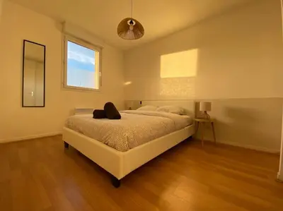 a bedroom with a bed and a window at T2 Tout Confort - Parking Gratuit in Carcassonne
