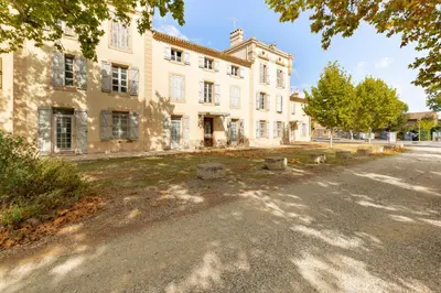 an empty street in front of a large building at Le Clos d'Azille - Appt pour 6 personnes in Azille
