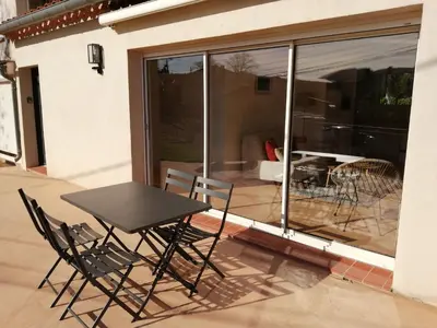 a table and chairs in front of a window at GITE CHEZ JULES ET ODETTE in Comigne