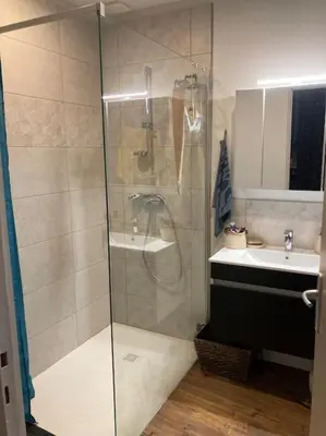 a bathroom with a shower and a sink at La tranquillité en centre-ville avec terrasse in Limoux