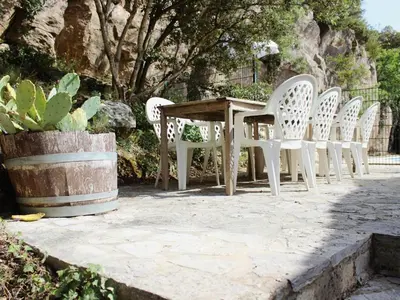 a group of white chairs and a table and a table and chairs at La Roche 6 in Aigues-Vives