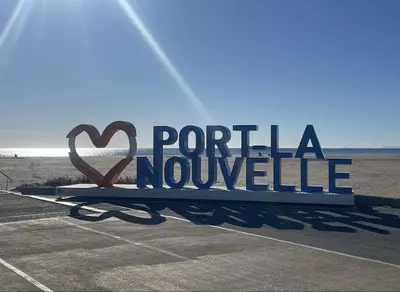 a sign in a parking lot with a heart at Palma Studio bis 4 pers - 100m plage in Port-la-Nouvelle
