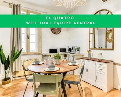 a kitchen and dining room with a table and chairs at El Quatro - Wifi - Central - tout équipé in Carcassonne