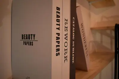 a box with the words beauty plays on it at La République d'Emmanuel in Carcassonne