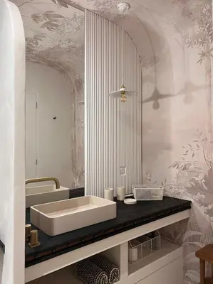 a bathroom with a sink and a mirror at Pausette in Fanjeaux
