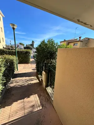 a sidewalk with a street light next to a building at Narb'home, Cosy , Parking, Balcon in Narbonne