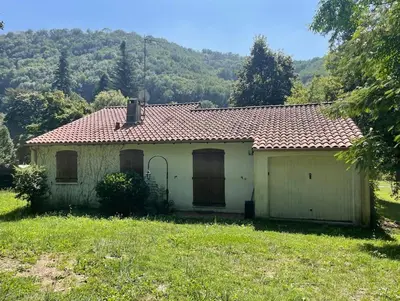 a small white house with a red roof at Maison 90m2 avec grand parc au bord de la rivière in Montredon-Labessonnié