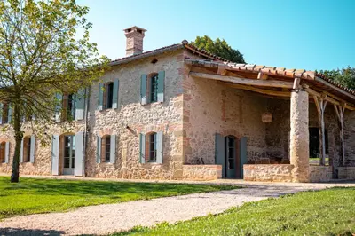 an old stone house with a roof at Chambre tout confort à l'Héritier - au coeur du Tarn in Marzens