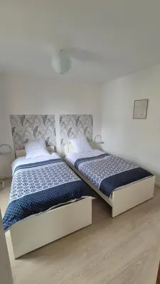 a bedroom with two beds in a room at l'instant cosy in Tuchan