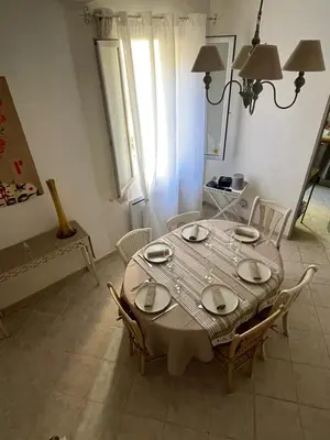 a dining room table with chairs at Le Segarius superbe maison médiévale Internet WiFi gratuit Climatisation Jardin in Puisserguier