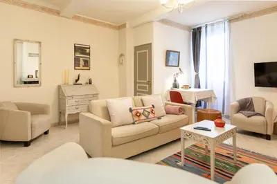 a living room with a couch and a table at Le Segarius superbe maison médiévale Internet WiFi gratuit Climatisation Jardin in Puisserguier