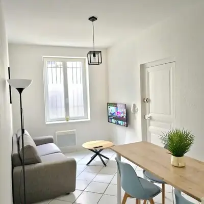 Tour Est - T2 entre Cité Médiévale et Bastide