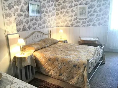 a bedroom with a bed with two tables and two lamps at Maison intime à Pouzols-Minervois avec jardin et parking in Pouzols-Minervois