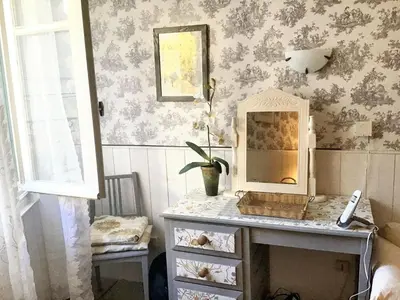 a room with a desk with a mirror on a wall at Maison intime à Pouzols-Minervois avec jardin et parking in Pouzols-Minervois