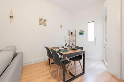 a dining room with a table and chairs at Spacieux T2 au centre ville avec parking et climatisation in Carcassonne