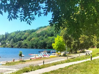 a view of a lake with boats on the shore at Le petit paradis in Saint-Pons-de-Thomières