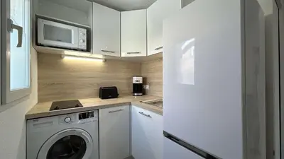 a kitchen with a washing machine and a microwave at Joli pavillon - À deux pas de la plage du Grazel GA090-024 in Gruissan