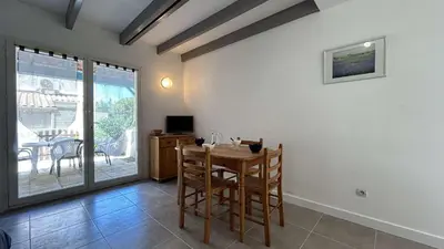 a dining room with a table and chairs at Joli pavillon - À deux pas de la plage du Grazel GA090-024 in Gruissan