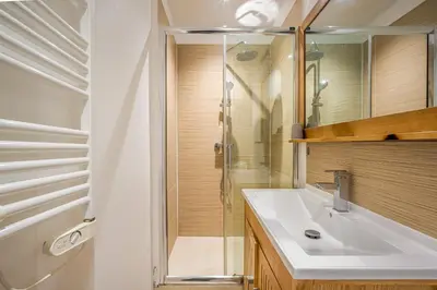 a bathroom with a sink and a shower at Joli studio Narbonne in Narbonne