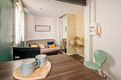 a living room with a table and two mugs on it at Joli studio Narbonne in Narbonne