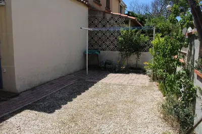 a courtyard of a house with a fence at Maison 2 pièces 4 couchages PORT LA NOUVELLE PN000-042 in Port-la-Nouvelle
