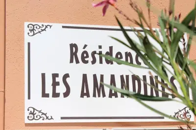a sign on a wall that reads retention lessarming at Maison 2 pièces cabine - Gruissan GN020-084 in Gruissan