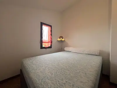 a small bedroom with a bed and a window at Maison 2 pièces cabine - Gruissan GN020-084 in Gruissan