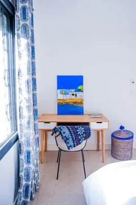 a stairway with a window and a wall at Maison Nomade piscine privée, parking et clim in Carcassonne