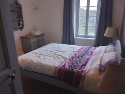 a bedroom with a bed with a dresser and a window at Maison Rose - Maison de village avec jardin privé, centre Capestang in Capestang