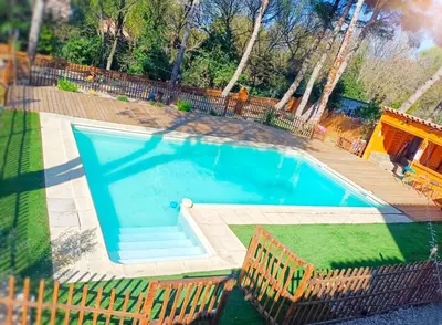 an overhead view of a swimming pool with two chairs at l'Entre Nous, jacuzzi privé et piscine à Carcassonne in Carcassonne