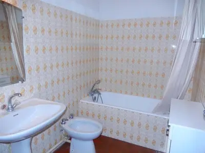 a bathroom with a sink and a toilet and a tub at Appartement 3 pièces PORT LA NOUVELLE PN050-015 in Port-la-Nouvelle