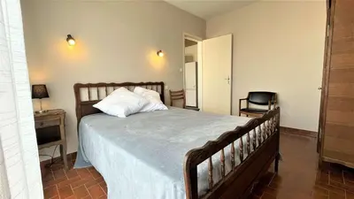 a bedroom with a bed and a desk and a chair at Appartement 3 pièces PORT LA NOUVELLE PN050-015 in Port-la-Nouvelle